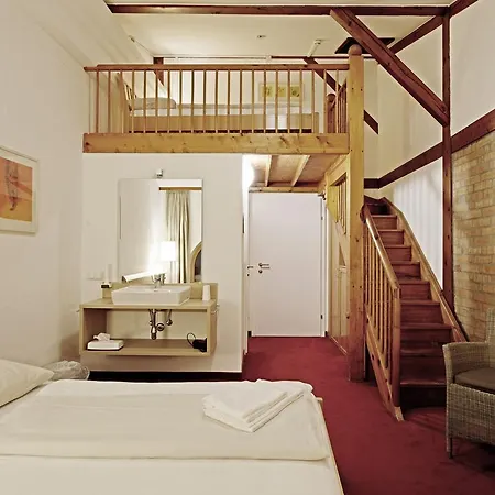 Hotel Am Friedrichshof Weiden am See Exterior photo